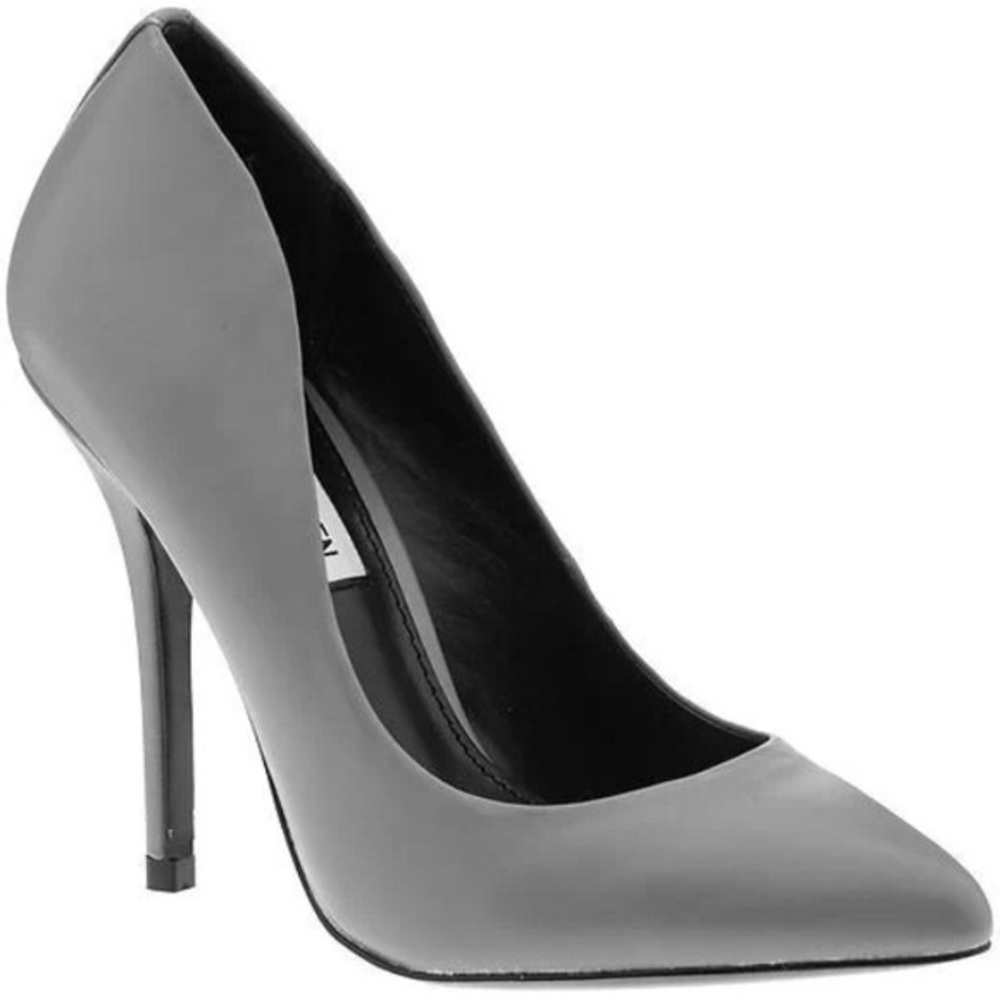 Steve Madden Galleryy Pump in Gray Leather
